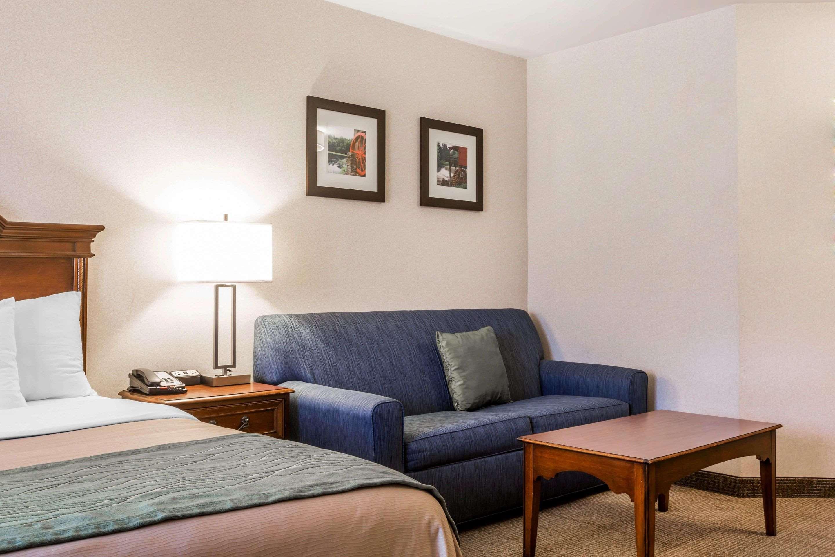 Comfort Inn & Suites South Burlington Exterior photo